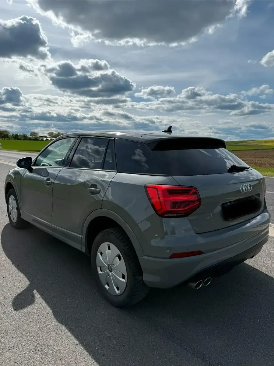 Gebraucht Audi Q2 Design 150 PS (110 kW) 2020 Grau SUV