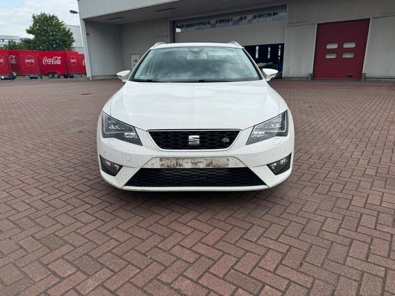 Weiß Gebraucht 2015 Seat Leon ST FR Kombi | 9.990 € (Teuer) - Bild 1/4