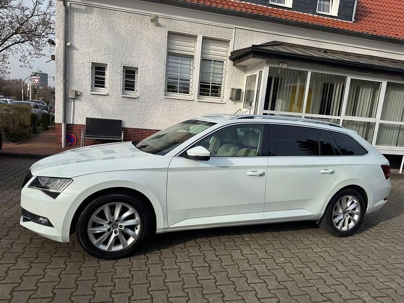 Gebraucht Skoda Superb Style 150 PS (110 kW) 2017 Weiß Kombi