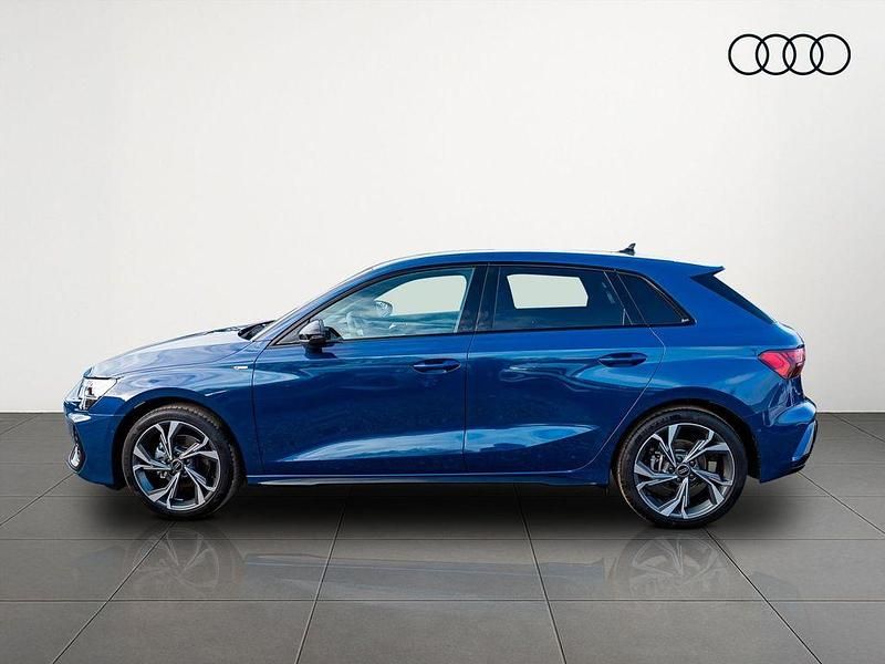Neu Audi A3 S-Line 150 PS (110 kW) 2025 Ascariblau metallic Limousine