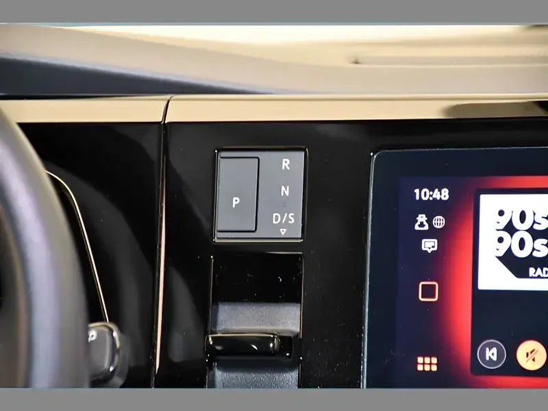 Gebraucht VW Multivan 150 PS (110 kW) 2024 Weiß Van / Kleinbus