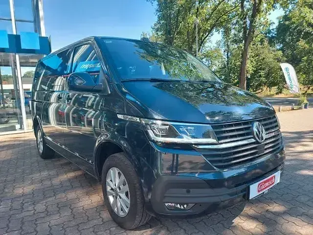 Używany VW Caravelle 150 KM (110 kW) 2021 Niebieski Van