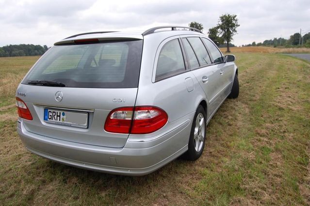 Gebraucht Mercedes E220 Elegance 150 PS (110 kW) 2006 Silber metallic Kombi