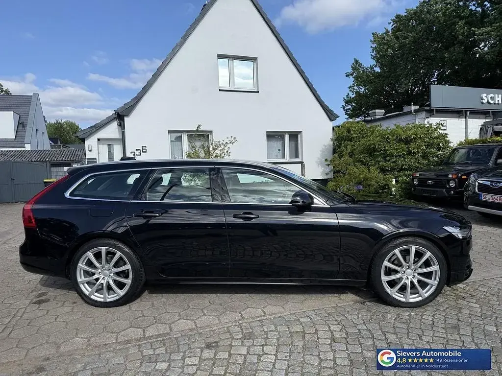 Gebraucht Volvo V90 Momentum 150 PS (110 kW) 2019 Onyx black / Kombi
