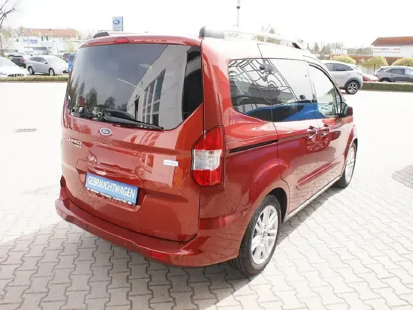 Gebraucht Ford Tourneo Courier Titanium 101 PS (74 kW) 2021 Cranberryrot metallic Van / Kleinbus