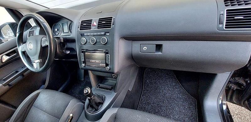 Gebraucht VW Touran 140 PS (102 kW) 2014 Schwarz Van / Kleinbus