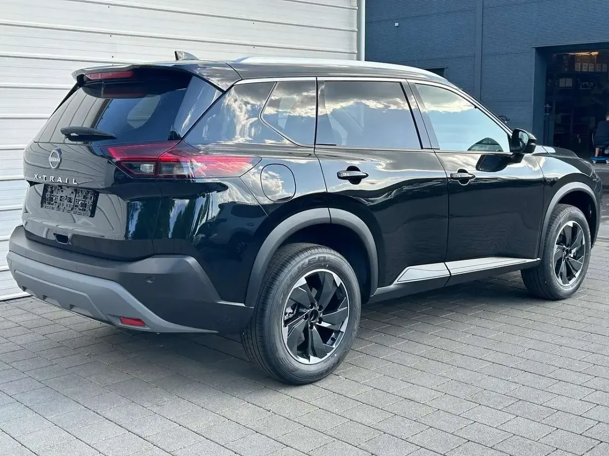 Neu Nissan X-Trail 360º 163 PS (119 kW) 2026 Diamond black perleffekt SUV