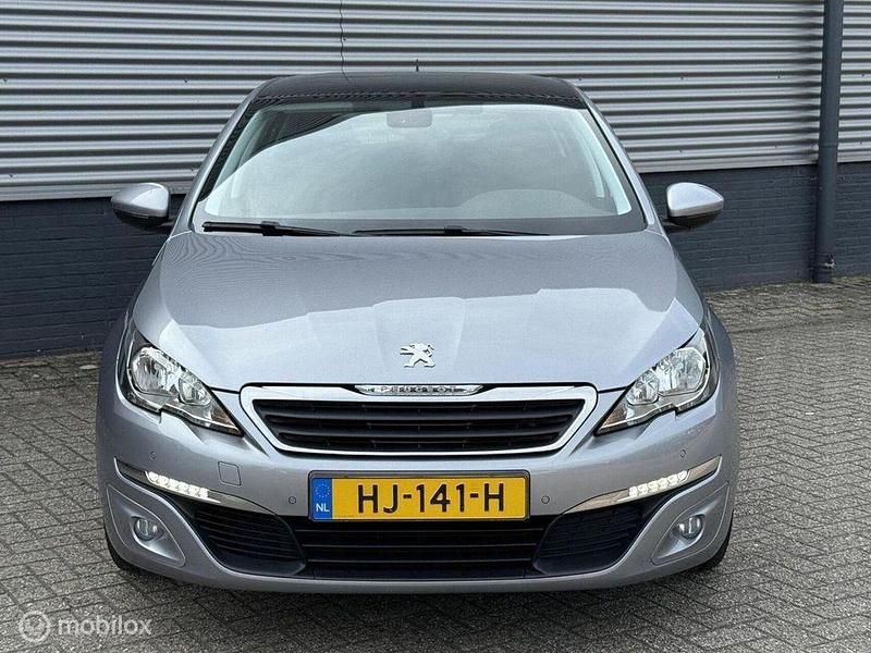 Gebraucht Peugeot 308 120 PS (88 kW) 2015 Grau Limousine