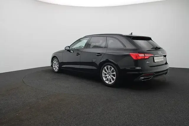 Gebraucht Audi A4 Sport 204 PS (150 kW) 2022 Brillantschwarz Kombi