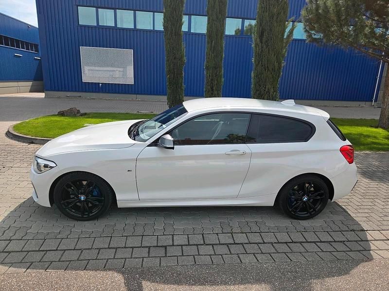 Weiß Gebraucht 2015 BMW M135 Kleinwagen | 19.900 € (Fairer Preis) - Bild 1/4