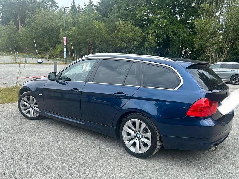Gebraucht BMW 318 140 PS (102 kW) 2011 Blau Kombi