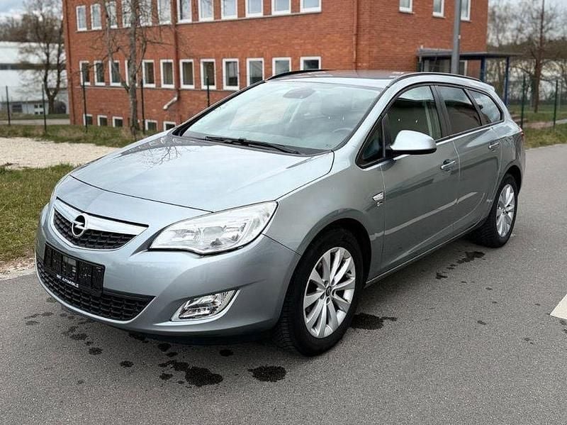 Gebraucht Opel Astra 140 PS (102 kW) 2012 Silber Kombi