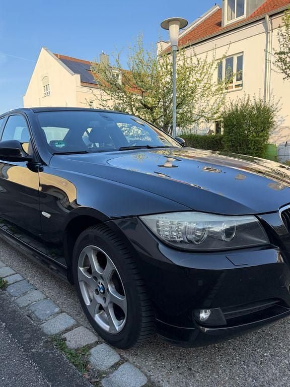 Second-hand BMW 320 170 CP (125 kW) 2009 Negru Berlinǎ