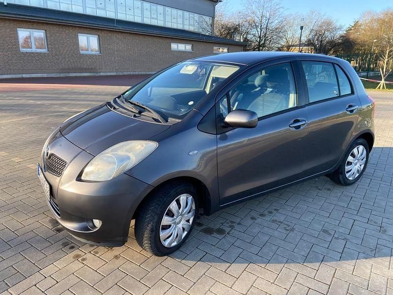Gebraucht Toyota Yaris 86 PS (63 kW) 2008 Grau Kleinwagen