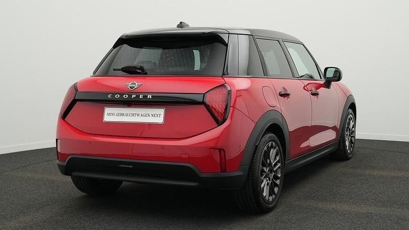 Second-hand Mini Cooper Classic 156 CP (114 kW) 2024 Roșu Hatchback