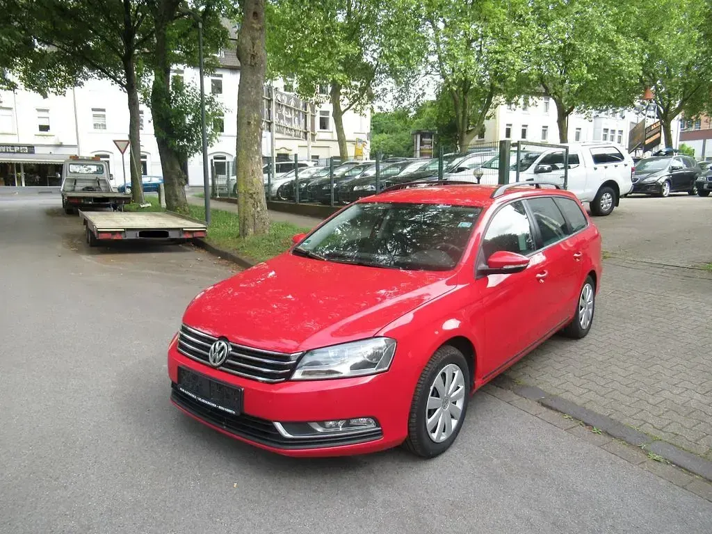 Gebraucht VW Passat Trendline 140 PS (102 kW) 2011 Rot Kombi