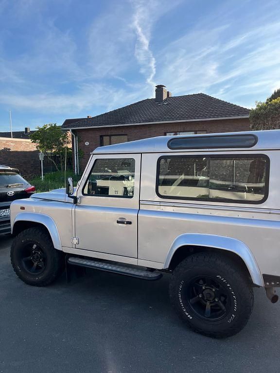 Silber Gebraucht 2007 Land Rover Defender SUV | 31.999 € - Bild 1/4
