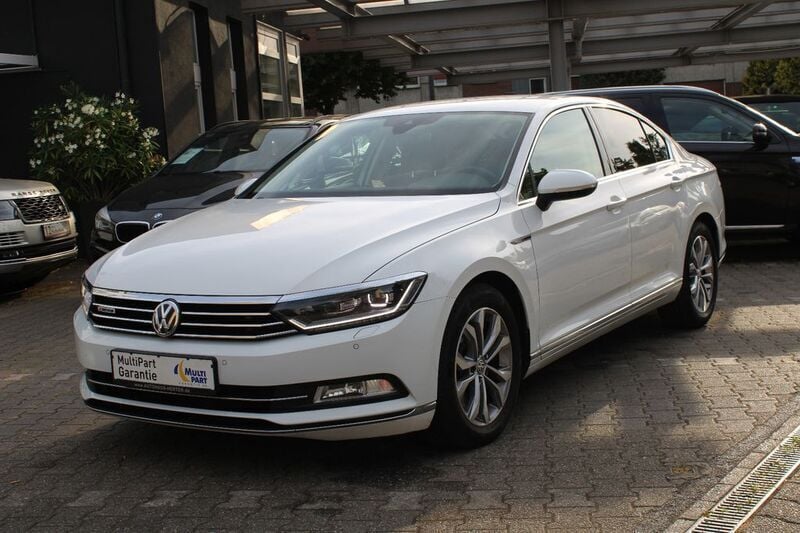 Weiß Gebraucht 2015 VW Passat Comfortline Limousine | 16.990 € (Fairer Preis) - Bild 1/4