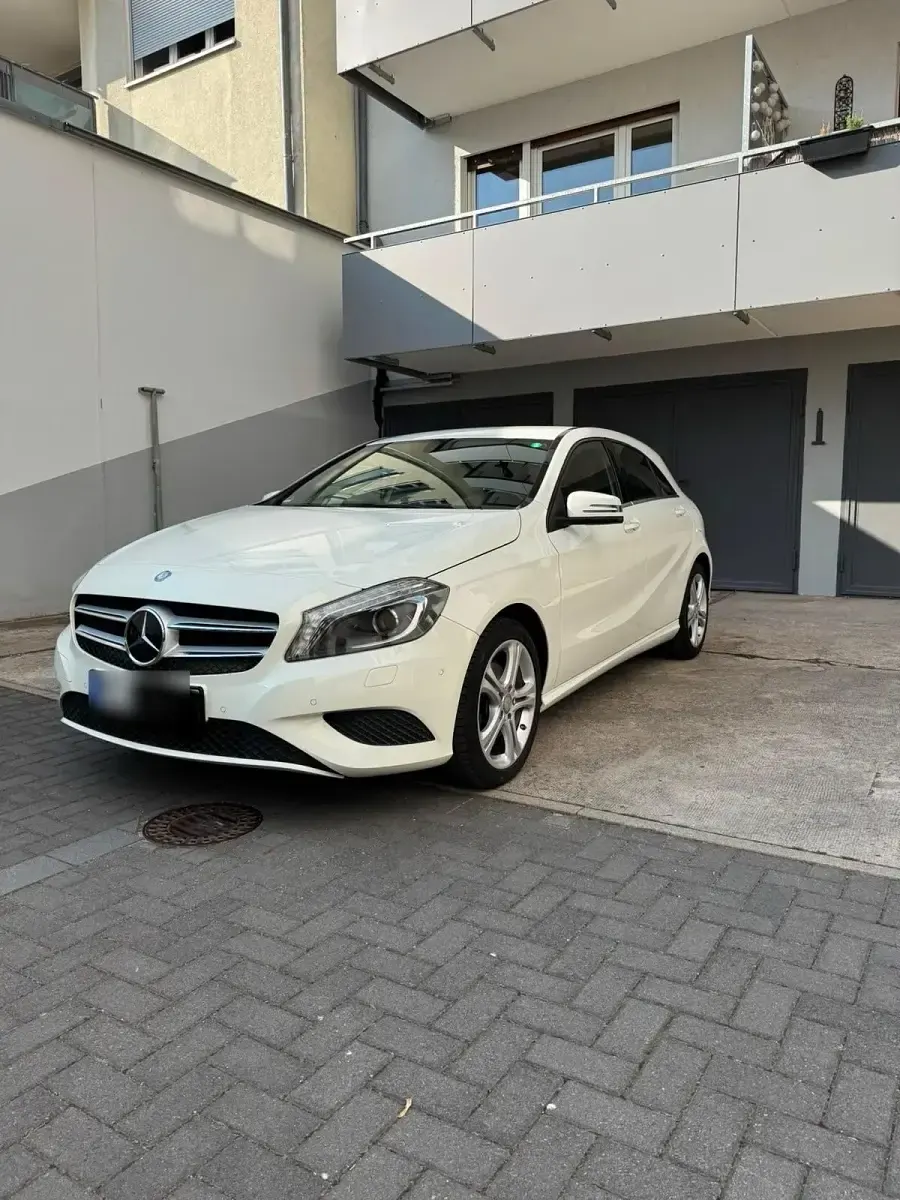 Gebraucht Mercedes A200 136 PS (100 kW) 2015 Weiß Kleinwagen