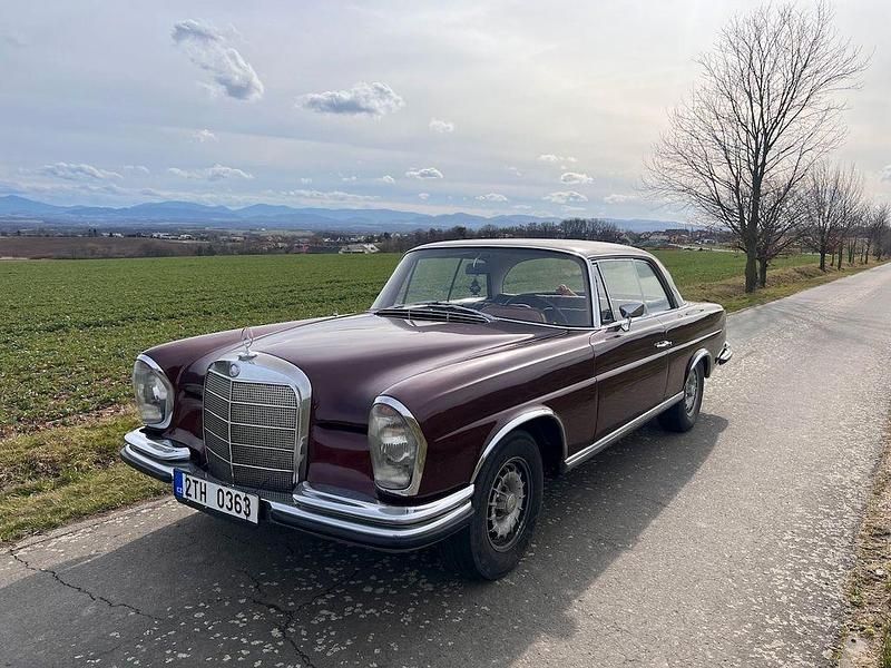 Rot Gebraucht 1965 Mercedes W111 | 38.000 € - Bild 1/4