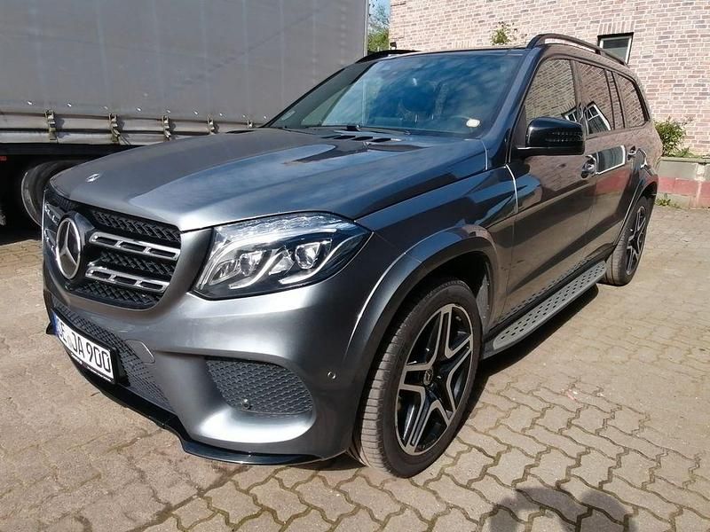Grau Gebraucht 2017 Mercedes GLS350 AMG line SUV | 37.128 € (Fairer Preis) - Bild 1/4