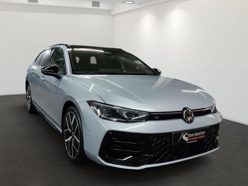 Gebraucht VW Passat R-line 150 PS (110 kW) 2024 Silber Kombi