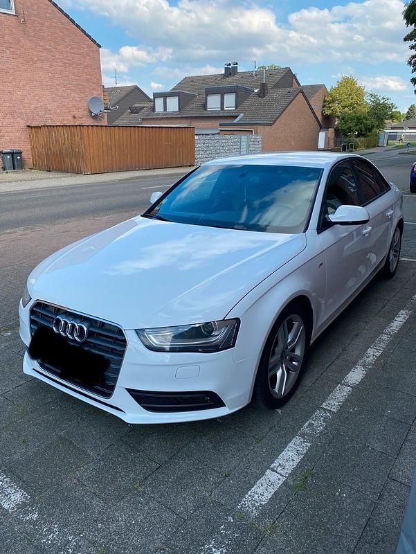 Weiß Gebraucht 2012 Audi A4 S-Line Limousine | 8.900 € (Etwas zu teuer) - Bild 1/4