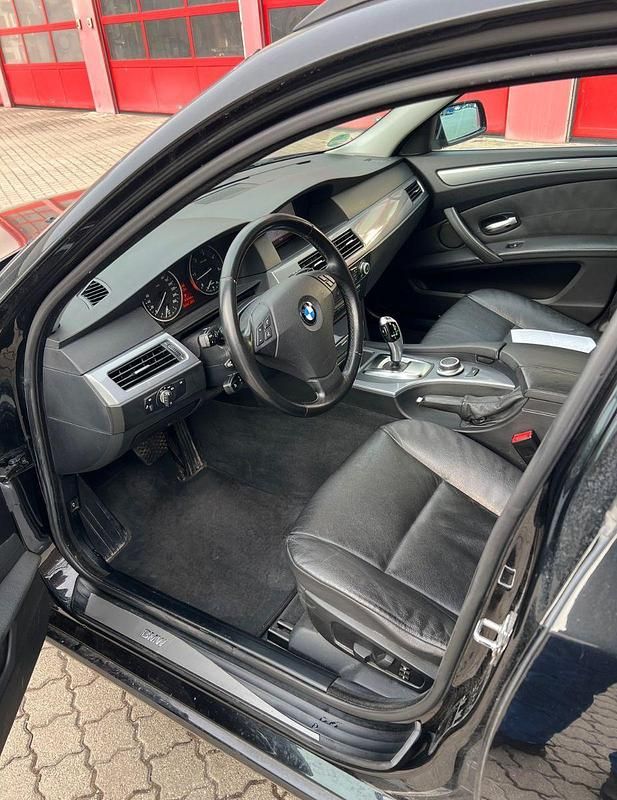 Gebraucht BMW 525 197 PS (144 kW) 2007 Schwarz Kombi