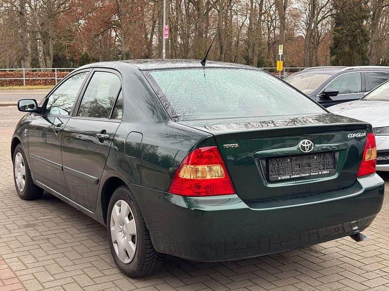 Grün Gebraucht 2002 Toyota Corolla Limousine | 2.500 € (Teuer) - Bild 1/4