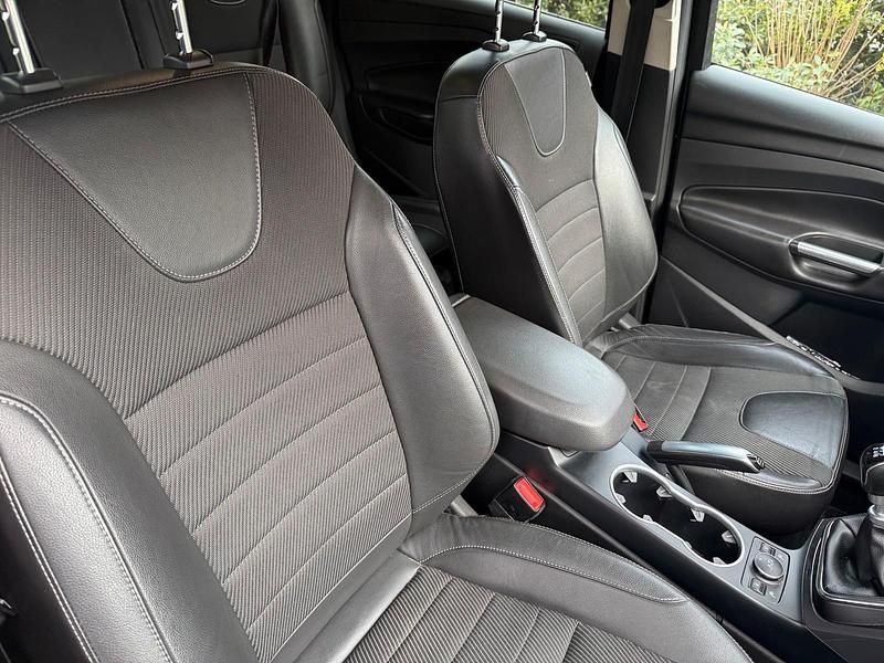 Gebraucht Ford Kuga 150 PS (110 kW) 2014 Schwarz SUV