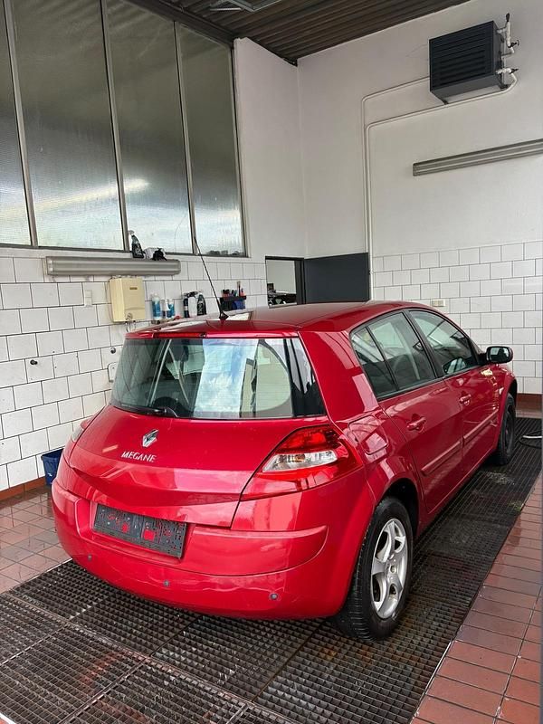 Rot Gebraucht 2008 Renault Mégane III Limousine | 1.099 € (Superpreis) - Bild 1/4