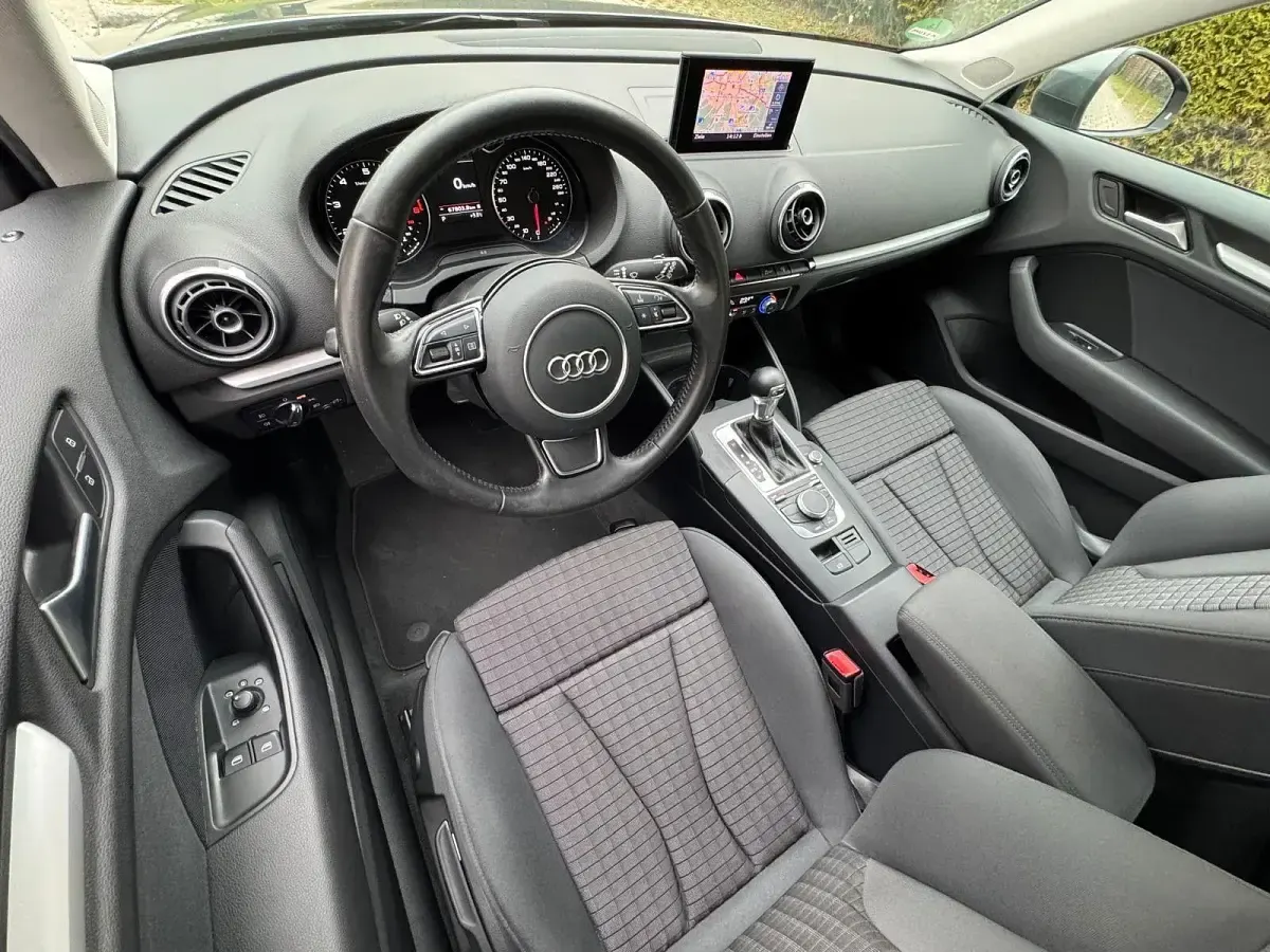 Używany Audi A3 Ambiente 179 KM (131 kW) 2014 Szary Sedan/Limuzyna