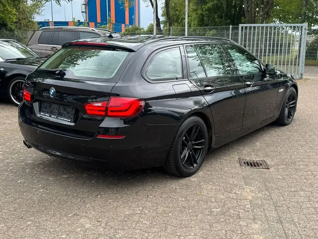 Gebraucht BMW 520 Performance 184 PS (135 kW) 2011 Schwarz Kombi
