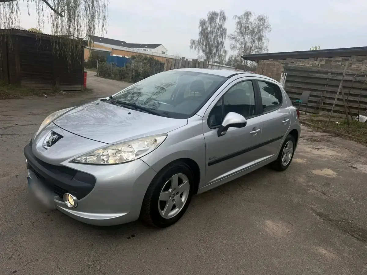 Gebraucht Peugeot 207 95 PS (69 kW) 2009 Silber Limousine