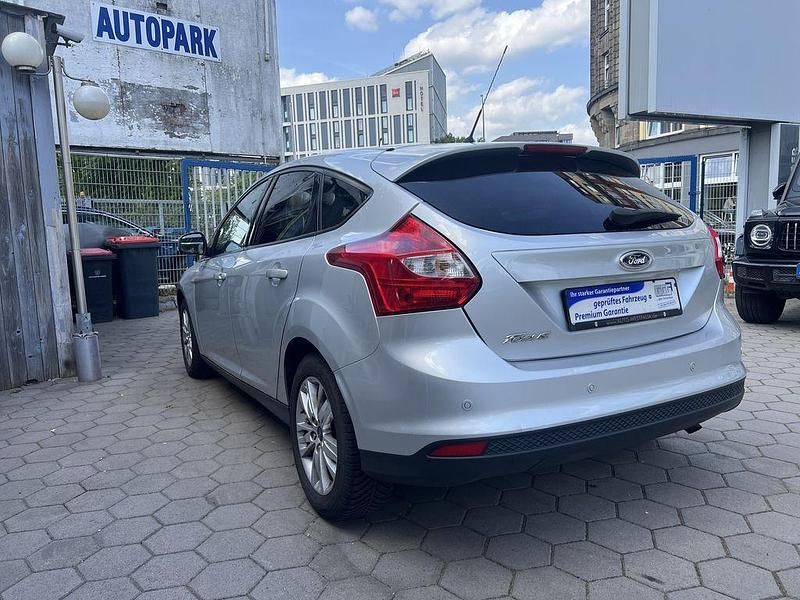 Gebraucht Ford Focus Titanium 125 PS (91 kW) 2012 Silber Limousine