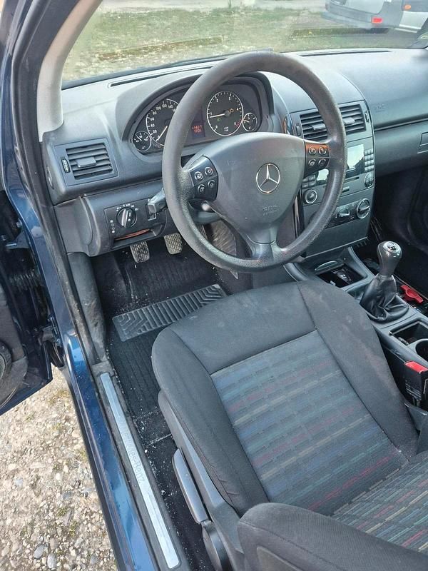 Gebraucht Mercedes A180 115 PS (84 kW) 2005 Blau Kleinwagen