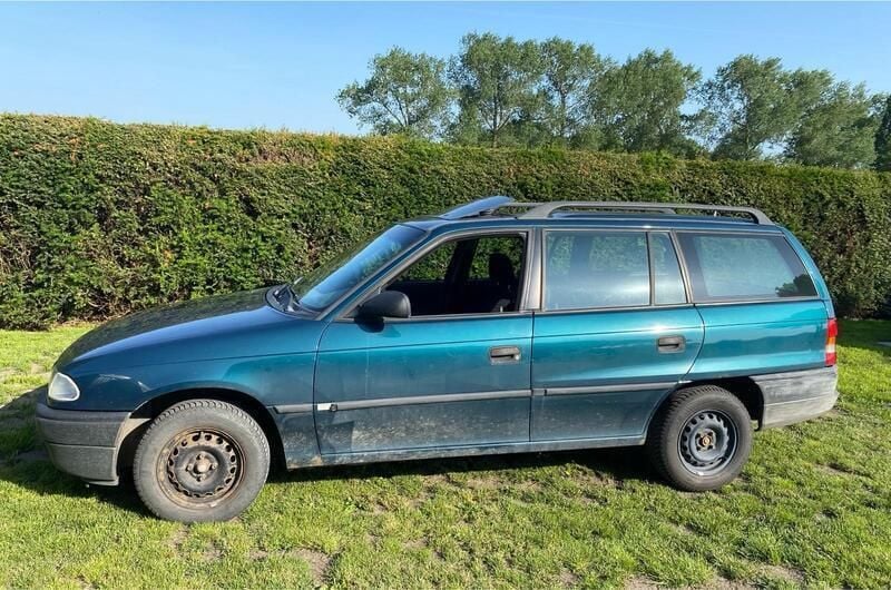 Grün Gebraucht 1997 Opel Astra Kombi | 1.150 € (Fairer Preis) - Bild 1/4