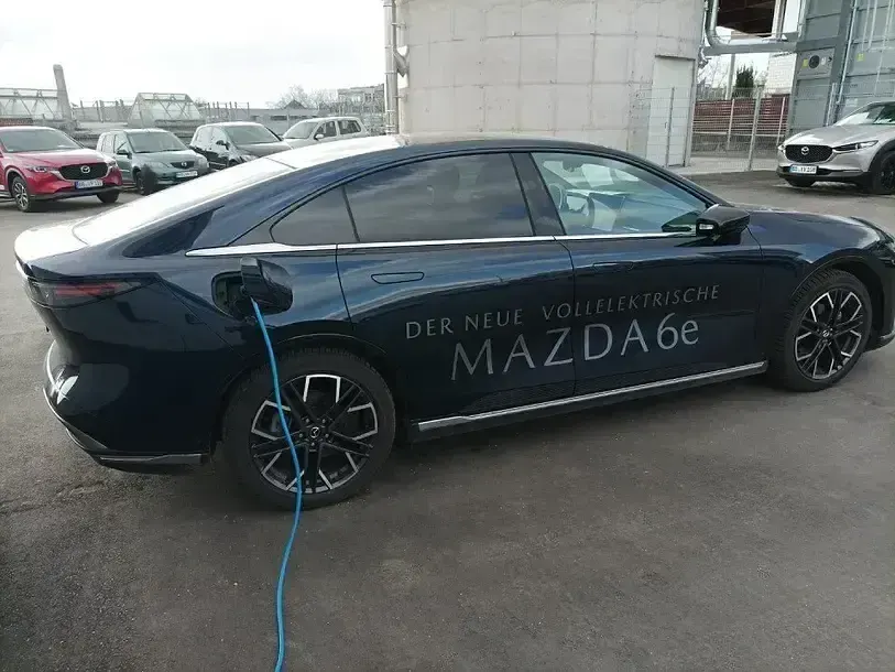 Usata Mazda 6e Takumi-Line 2025 Blu Berlina