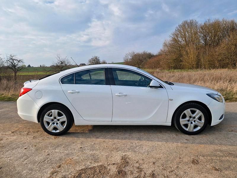 Gebraucht Opel Insignia 130 PS (95 kW) 2013 Weiß Limousine