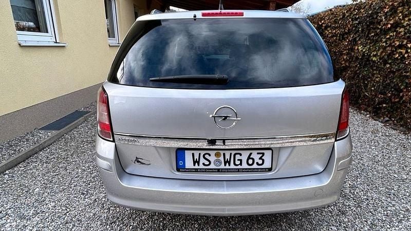 Gebraucht Opel Astra Edition 110 PS (80 kW) 2010 Silber Limousine