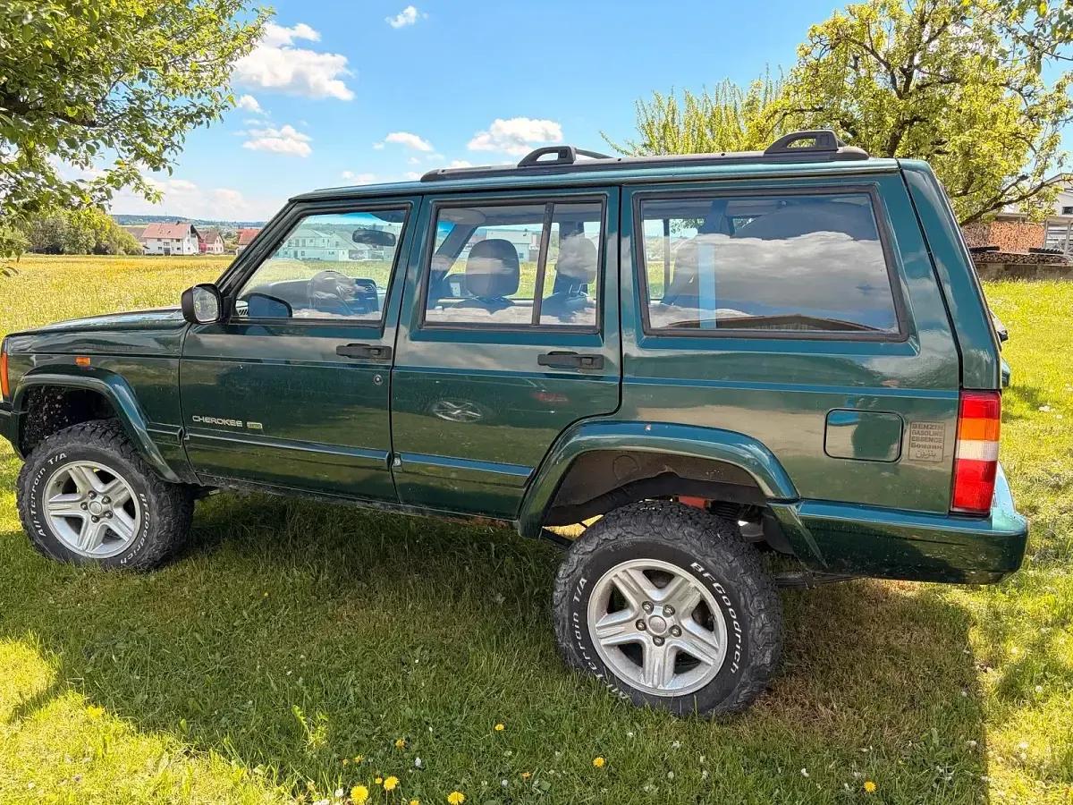 Gebraucht Jeep Cherokee 184 PS (135 kW) 2001 Grün SUV