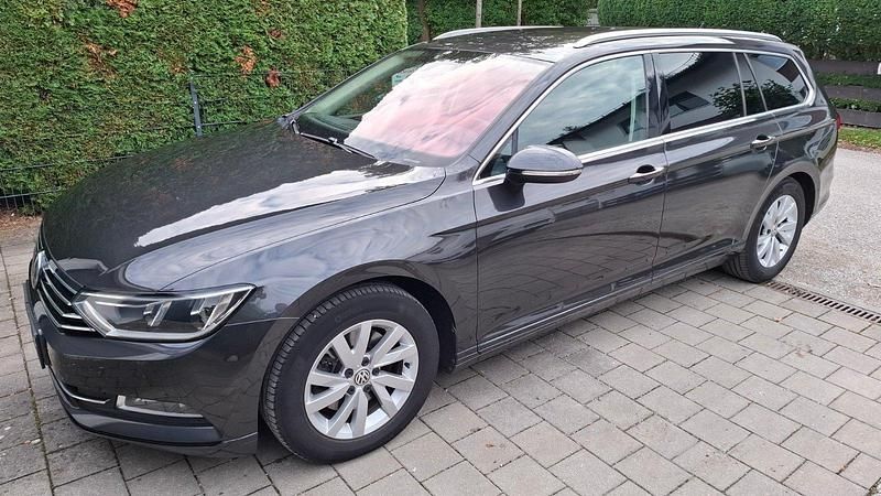 Grau Gebraucht 2018 VW Passat Kombi | 15.500 € - Bild 1/4