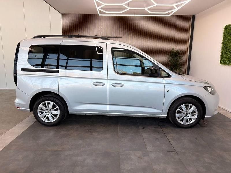 Second-hand VW Caddy 122 CP (89 kW) 2022 Argintiu Monovolum