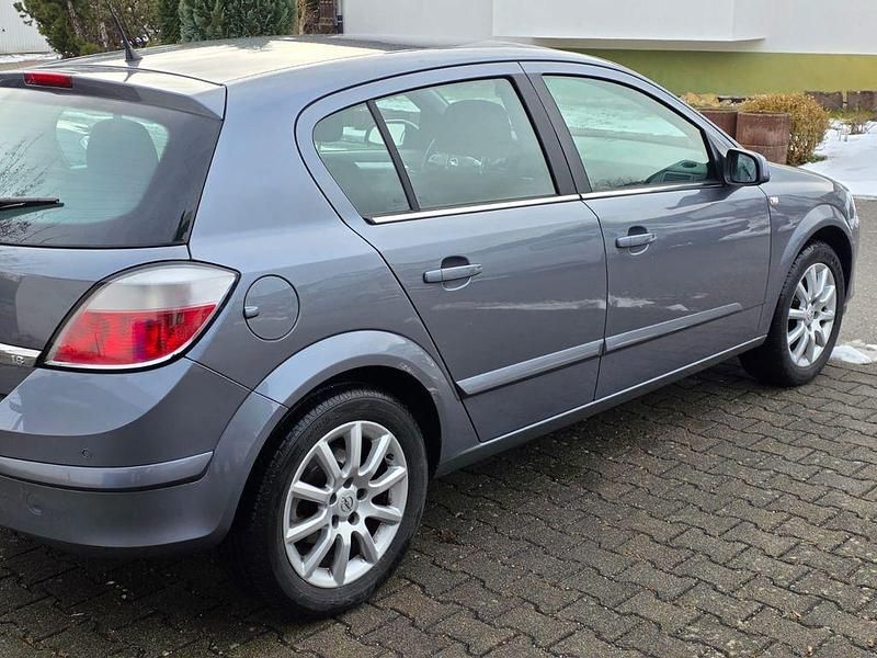 Gebraucht Opel Astra Elegance 125 PS (91 kW) 2004 Grau Limousine
