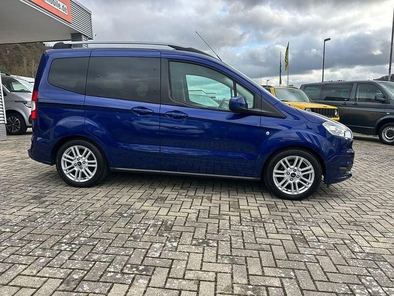 Gebraucht Ford Tourneo Courier Titanium 101 PS (74 kW) 2018 Blau Van / Kleinbus