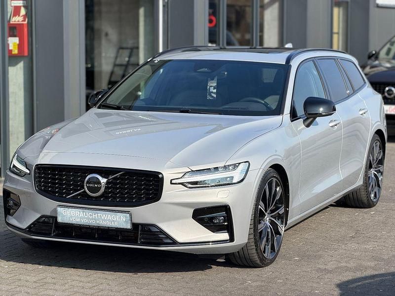 Gebraucht Volvo V60 Ultimate 197 PS (144 kW) 2023 Silber Kombi