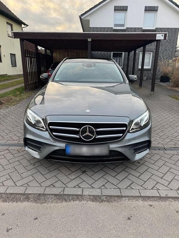 Gebraucht Mercedes E220 AMG 194 PS (142 kW) 2016 Grau Kombi