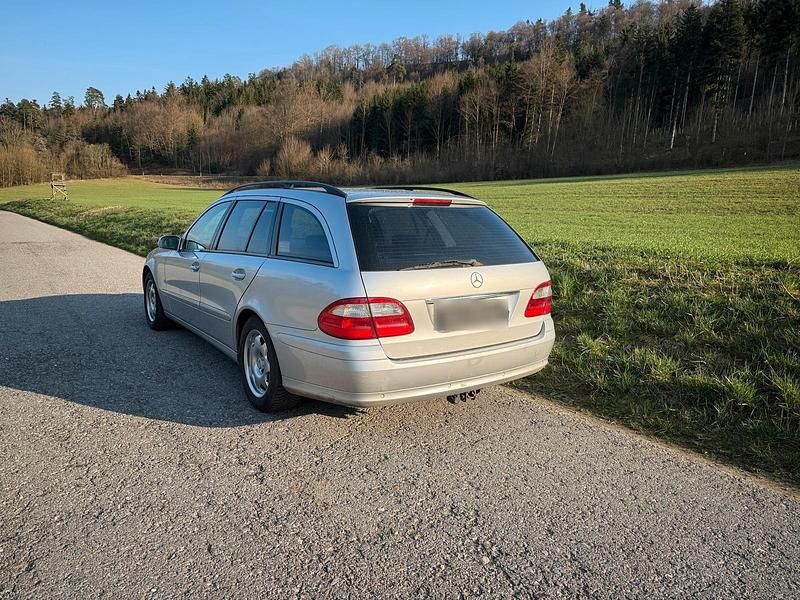 Gebraucht Mercedes E270 177 PS (130 kW) 2004 Silber Kombi