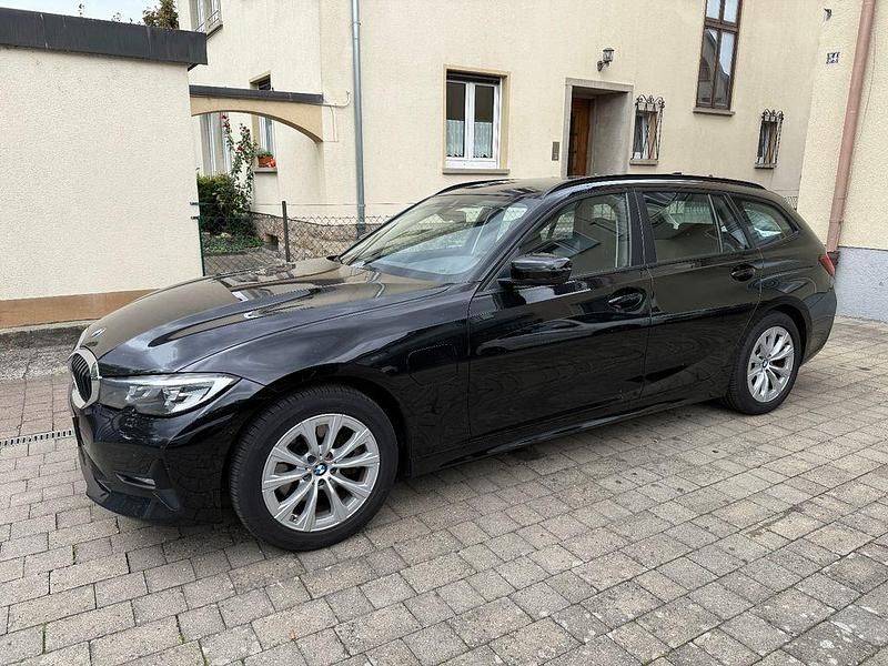 Gebraucht BMW 320e Advantage 163 PS (119 kW) 2021 Schwarz Kombi