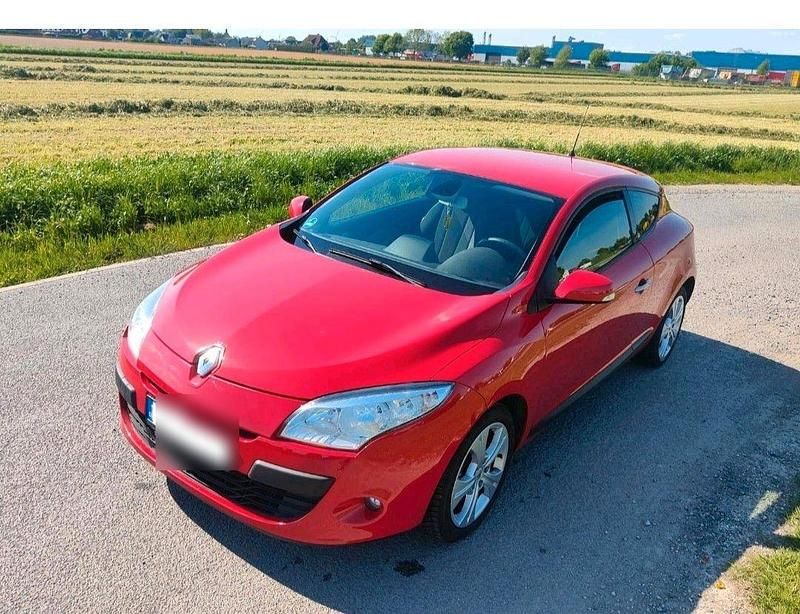 Rot Gebraucht 2009 Renault Mégane Coupé Coupé | 3.800 € (Fairer Preis) - Bild 1/4